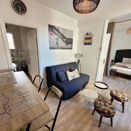 F1 Hyper Centre Apartment